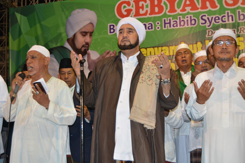 Gebyar Sholawat bersama Habib Syech di Darul Quran – Part 02