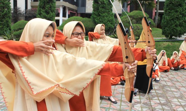 Pelajaran Berenang, Berkuda, dan Memanah