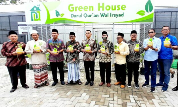 Panen Perdana Melon Inthanon, Green House  Darul Quran Wal Irsyad Siap Wujudkan Kemandirian Ekonomi Pesantren