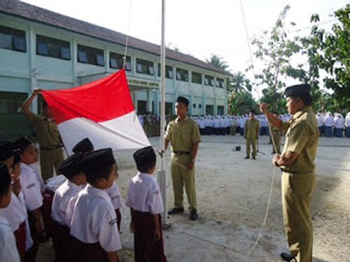 Upacara Hari Guru di Madrasah TerpaduDarul Qur’an