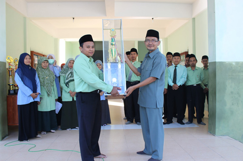 MTs-MA Darul Quran Juara Umum Aksioma Tingkat Kabupaten 2015