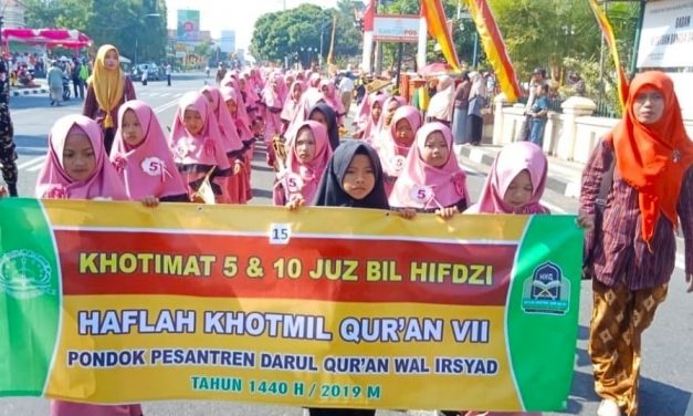Haflah Khotmil Quran, Pon Pes Darul Quran Gelar Pawai Santri