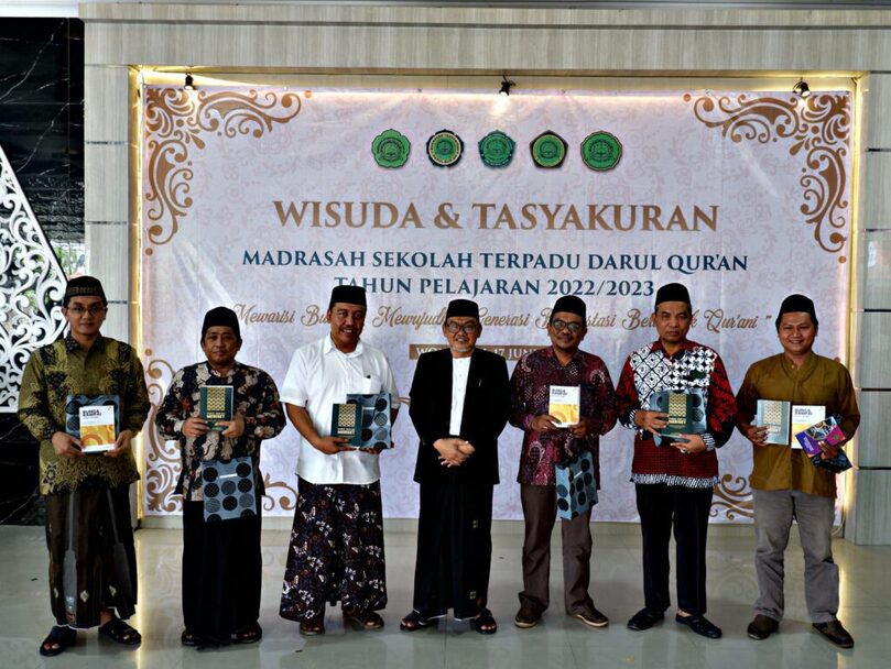 MTs-MA Darul Quran Terbitkan 2 Buku Karya Tulis Ilmiah | Pondok ...