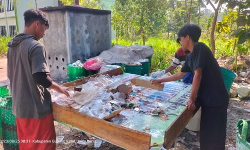 Peduli Lingkungan, Santri Darul Qur’an Selektif Kelola Sampah