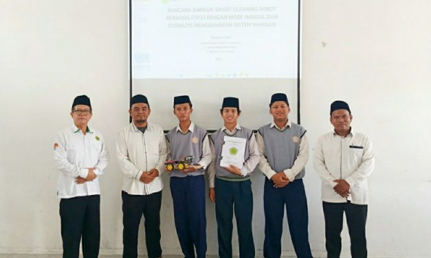 Santri MTs IIBS Darul Qur’an Ciptakan Smart Cleaning Robot